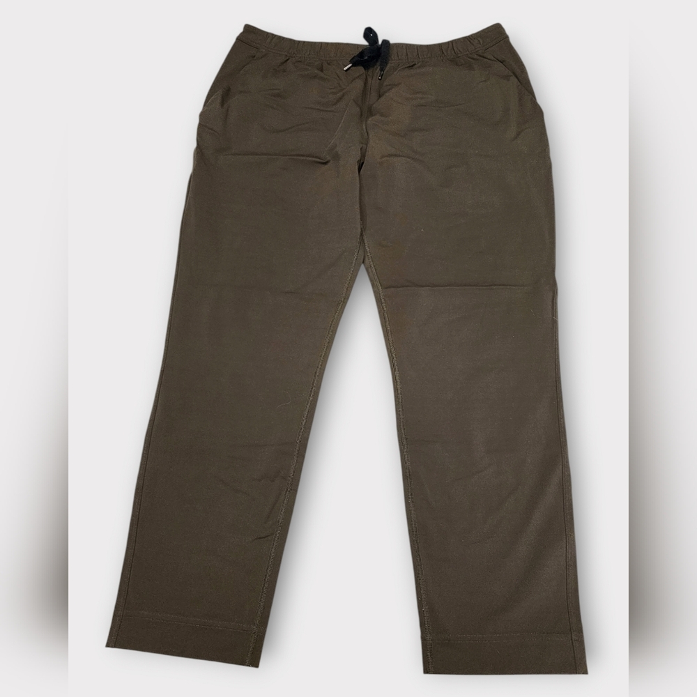 Size 12 - Lululemon Jet Crop (Slim)
